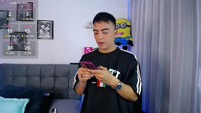 esdavidhernandez  online show from 06.21.26