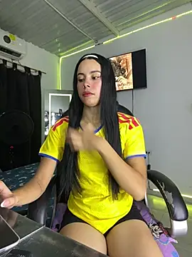 Snapshot of Lesly_Cute_ chatting on 06.19.26 Lesly Cute online show from 06.19.26