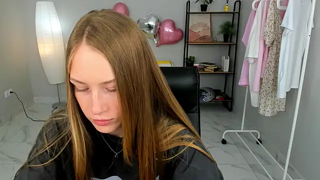 Snapshot of Mary_Bradley chatting on 06.20.26 Mary Bradley online show from 06.20.26