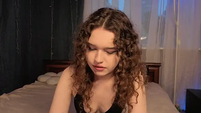 Snapshot of EsterReichert chatting on 07.18.26 EsterReichert online show from 07.18.26