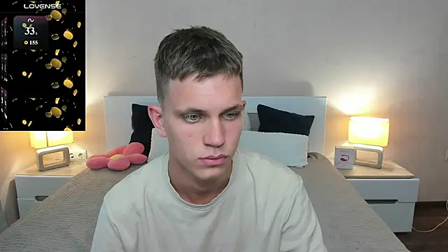 Snapshot of m0neyken chatting on 06.27.26 m0neyken online show from 06.27.26