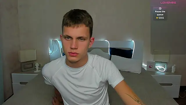 Snapshot of m0neyken chatting on 07.10.26 m0neyken online show from 07.10.26