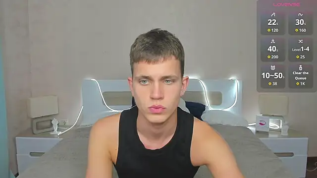 Snapshot of m0neyken chatting on 07.19.26 m0neyken online show from 07.19.26