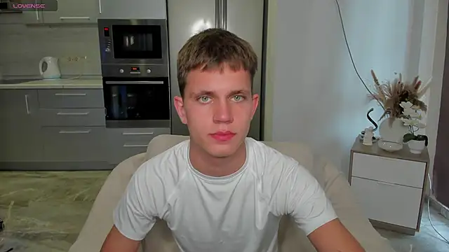 Snapshot of m0neyken chatting on 07.31.26 m0neyken online show from 07.31.26