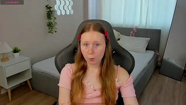 Snapshot of LiliTiny chatting on 07.19.26 LiliTiny online show from 07.19.26