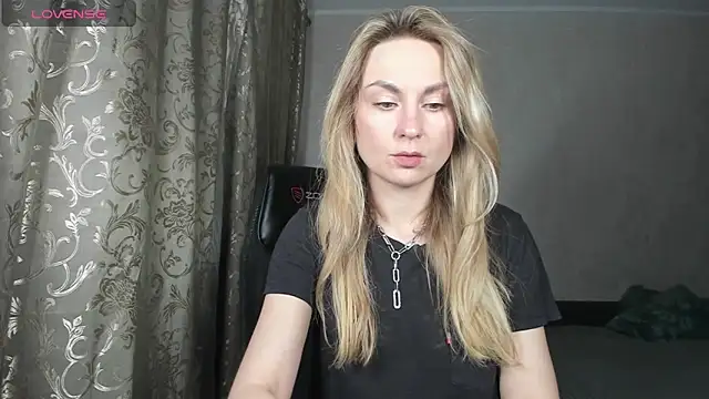 Snapshot of kelly_copperfield chatting on 10.18.25 kelly copperfield online show from 10.18.25