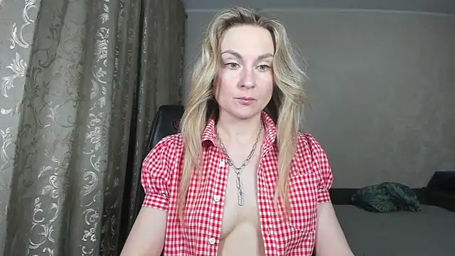 Snapshot of kelly_copperfield chatting on 10.21.25 kelly copperfield online show from 10.21.25