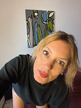 Snapshot of GeraldineDeluca chatting on 06.25.26 GeraldineDeluca online show from 06.25.26