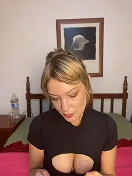 Snapshot of GeraldineDeluca chatting on 07.18.26 GeraldineDeluca online show from 07.18.26