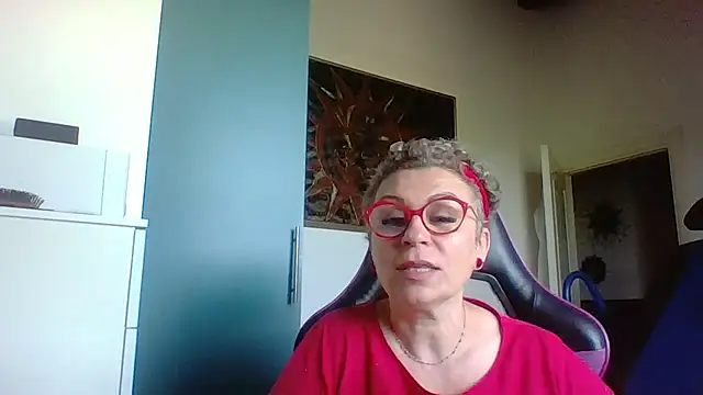 Snapshot of Zanetta chatting on 06.24.26 Zanetta online show from 06.24.26