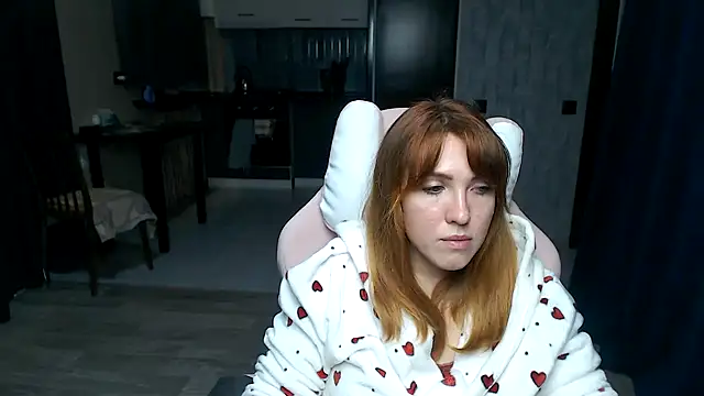 Reginasmilee online show from 10.25.25