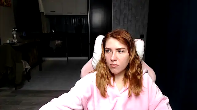 Reginasmilee online show from 10.28.25