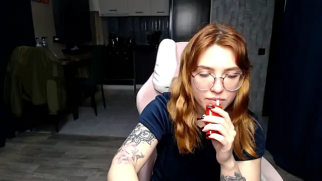 Reginasmilee online show from 11.05.25