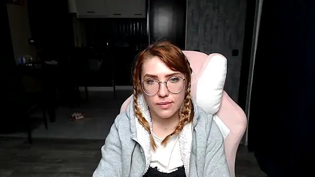 Reginasmilee online show from 11.20.25