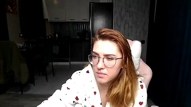 Reginasmilee online show from 11.25.25