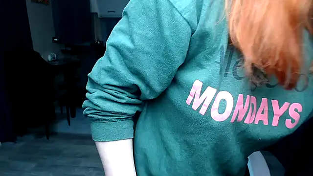 Reginasmilee online show from 12.03.25