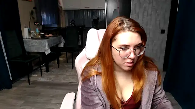 Reginasmilee online show from 04.28.26