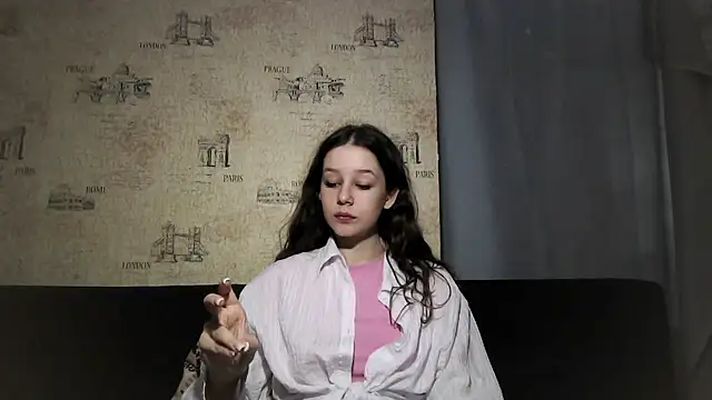 Snapshot of ElinoreHuxman chatting on 07.04.26 ElinoreHuxman online show from 07.04.26
