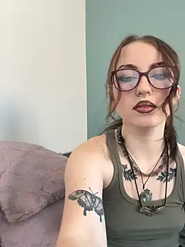 Ellie Whitfield online show from 07.03.26