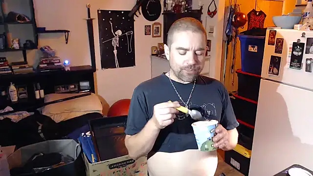 Daddy Werewolf online show from 07.03.26