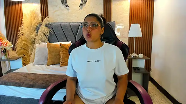 Izzy lux online show from 07.17.26