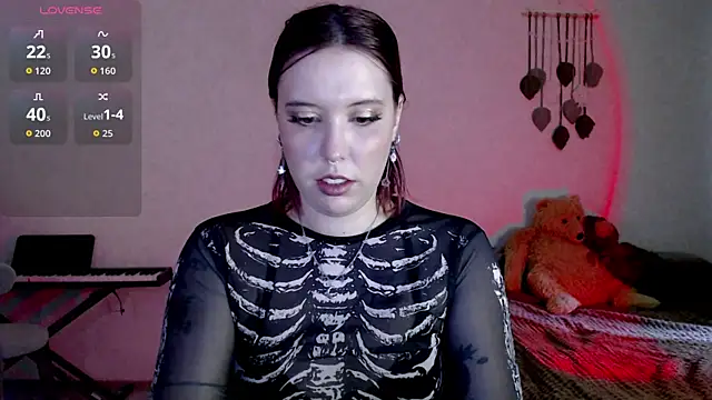 Snapshot of ember_lune chatting on 07.14.26 ember lune online show from 07.14.26