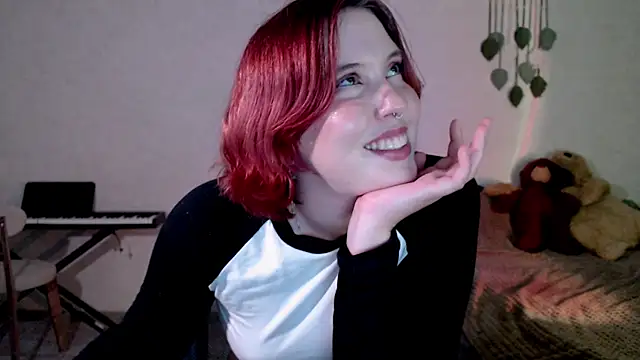 Snapshot of ember_lune chatting on 07.28.26 ember lune online show from 07.28.26