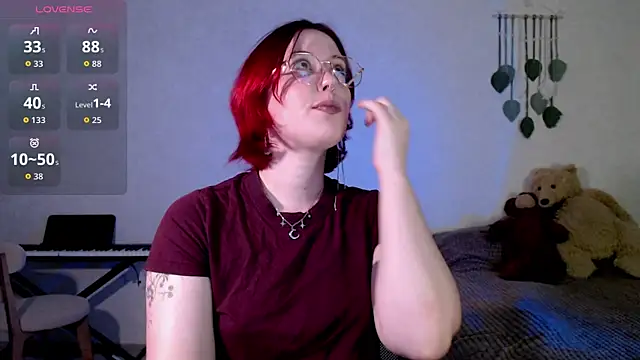 Snapshot of ember_lune chatting on 08.03.26 ember lune online show from 08.03.26