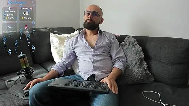 Snapshot of ezequiel_mobland chatting on 07.08.26 ezequiel mobland online show from 07.08.26