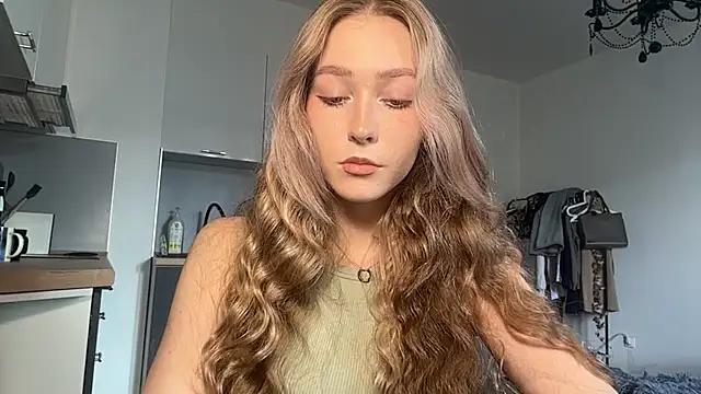 ShyandSkinnyAlice online show from 07.25.26