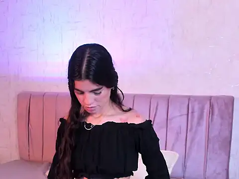 Mia Owensl online show from 07.26.26