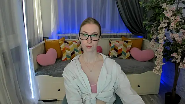 Snapshot of AuroraLean chatting on 08.09.26 AuroraLean online show from 08.09.26