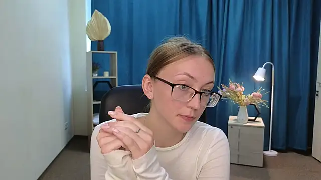 Snapshot of AlonaGolembeski chatting on 07.13.26 AlonaGolembeski online show from 07.13.26