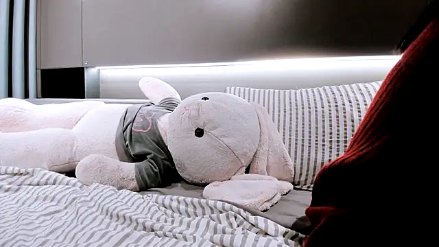 Snapshot of SungkyunnKwan chatting on 02.09.25 SungkyunnKwan online show from 02.09.25