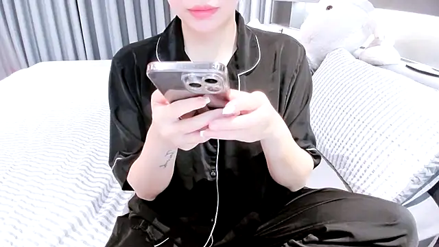 Snapshot of SungkyunnKwan chatting on 02.15.25 SungkyunnKwan online show from 02.15.25