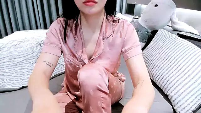 Snapshot of SungkyunnKwan chatting on 02.19.25 SungkyunnKwan online show from 02.19.25