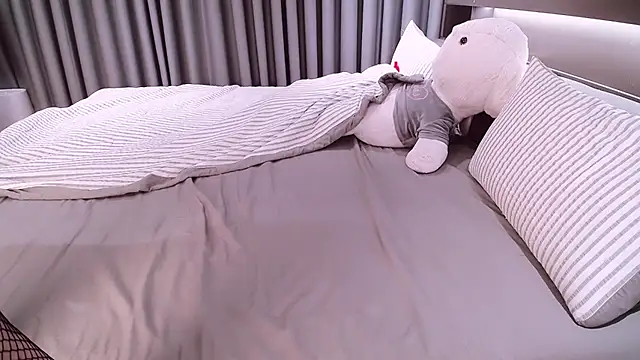 Snapshot of SungkyunnKwan chatting on 10.31.25 SungkyunnKwan online show from 10.31.25