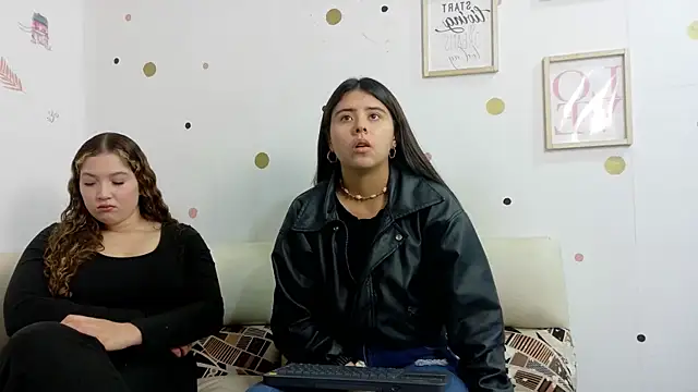 Snapshot of Emilyblosom-y-MiaRose chatting on 07.21.26 Emilyblosom-y-MiaRose online show from 07.21.26
