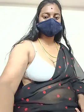 Snapshot of laxi_tamilponnu chatting on 07.31.26 laxi tamilponnu online show from 07.31.26