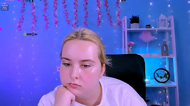 Snapshot of linda_lynx chatting on 07.23.26 linda lynx online show from 07.23.26