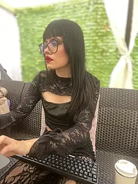 Saphira Pink online show from 07.24.26