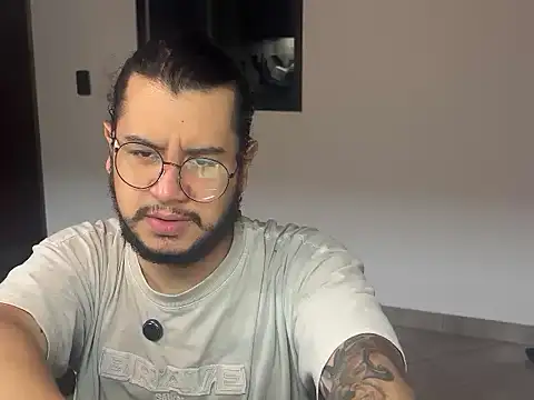 Snapshot of NurNikolao chatting on 07.18.26 NurNikolao online show from 07.18.26