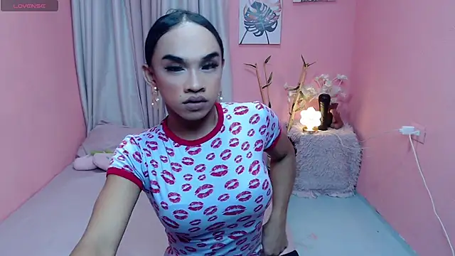 VivienneLuxe online show from 07.26.26