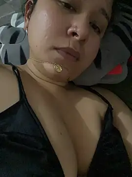 Snapshot of DaphneSky chatting on 07.24.26 DaphneSky online show from 07.24.26
