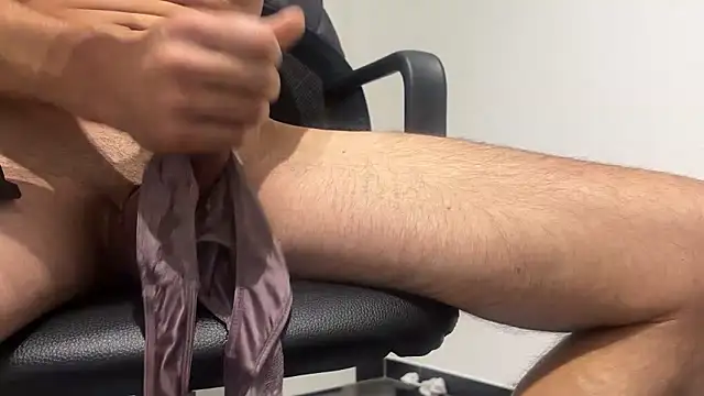 Snapshot of swissboy22 chatting on 10.21.25 swissboy22 online show from 10.21.25