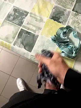 Snapshot of swissboy22 chatting on 10.22.25 swissboy22 online show from 10.22.25