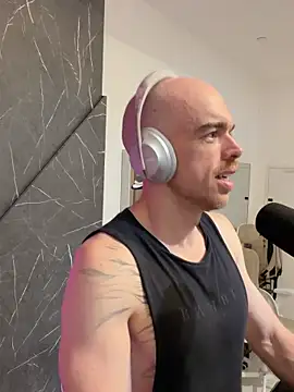Snapshot of logan2kelly chatting on 07.27.26 logan2kelly online show from 07.27.26