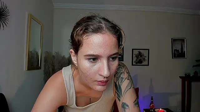 Naiely Naides online show from 07.28.26