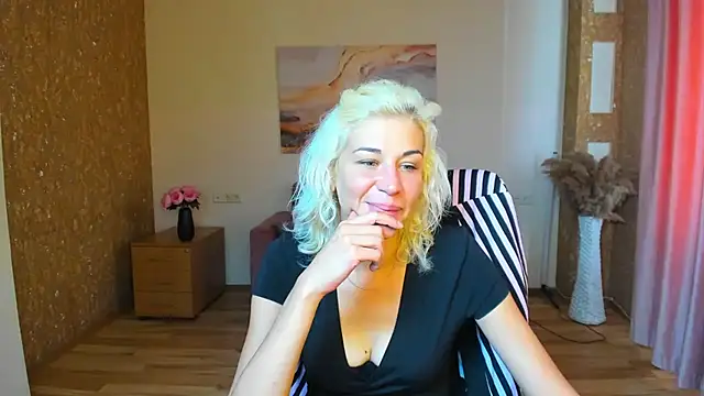 Emilia Wils online show from 07.25.26