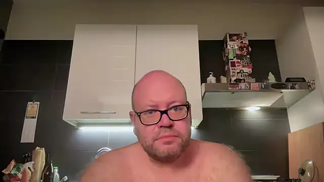 Snapshot of theitalianbear chatting on 06.30.26 theitalianbear online show from 06.30.26